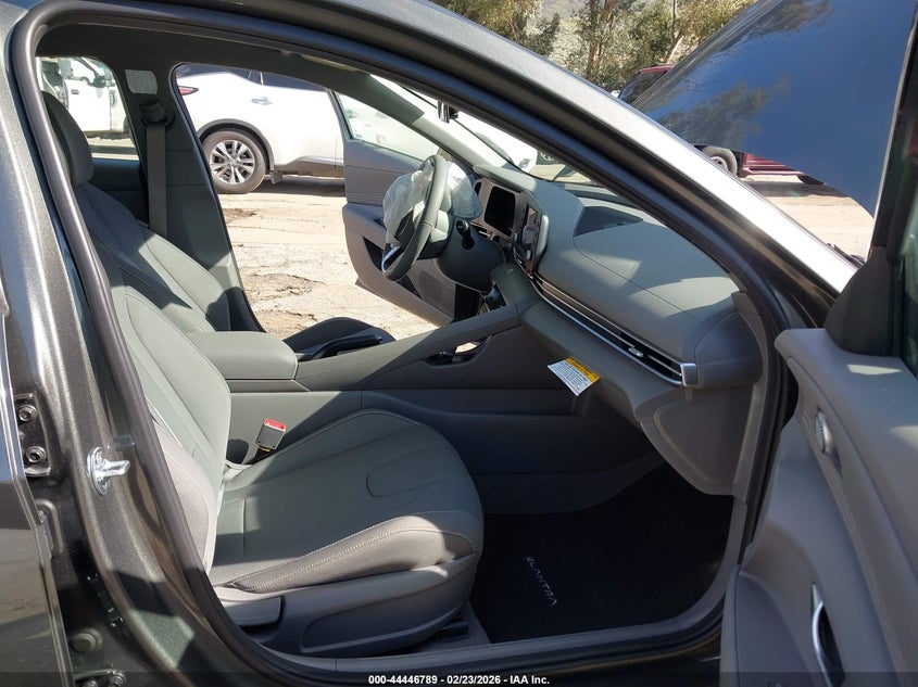 2025 Hyundai Elantra VIN KMHLM4DG2SU073815 IAAI salvage auction — RIGHT FRONT, Salvage Title, sold $5,100 on 2026-07-13 (photo 5)
