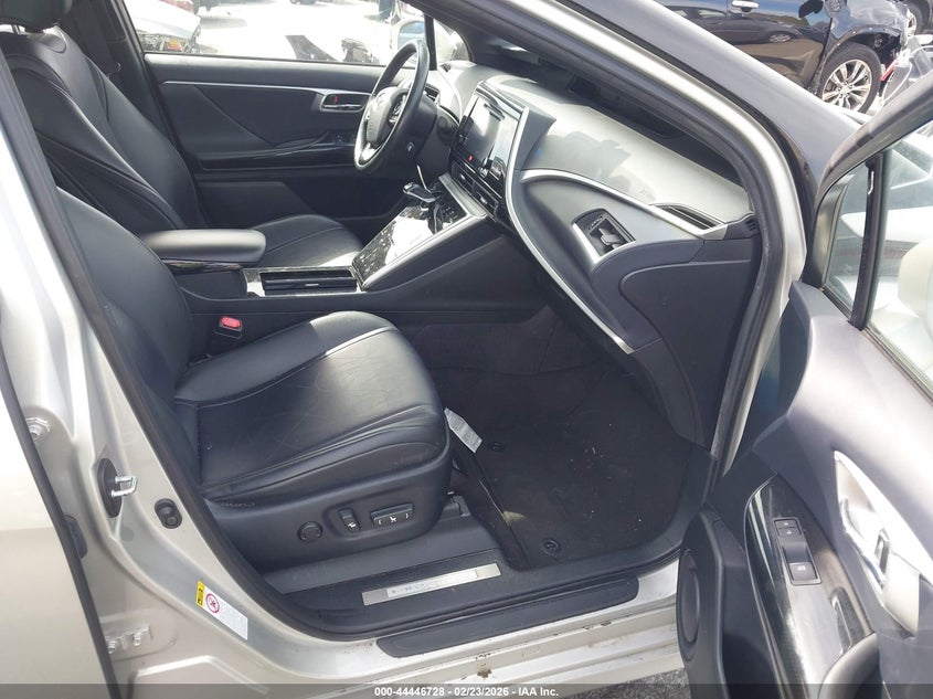 2017 Toyota Mirai VIN JTDBVRBD3HA003298 IAAI salvage auction — NORMAL WEAR, Salvage Title, sold $200 on 2026-07-09 (photo 5)