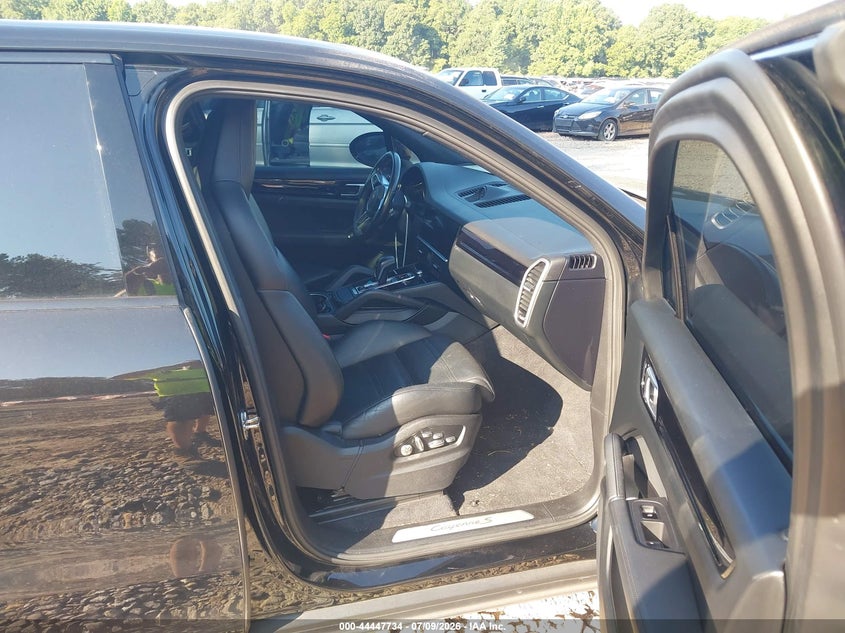 2020 Porsche Cayenne VIN WP1AB2AY2LDA27565 IAAI salvage auction — UNKNOWN, Salvage (Georgia), sold $16,000 on 2026-07-30 (photo 5)
