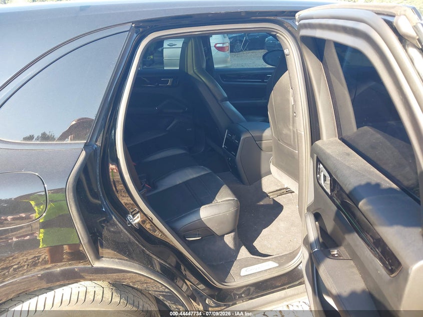2020 Porsche Cayenne VIN WP1AB2AY2LDA27565 IAAI salvage auction — UNKNOWN, Salvage (Georgia), sold $16,000 on 2026-07-30 (photo 8)