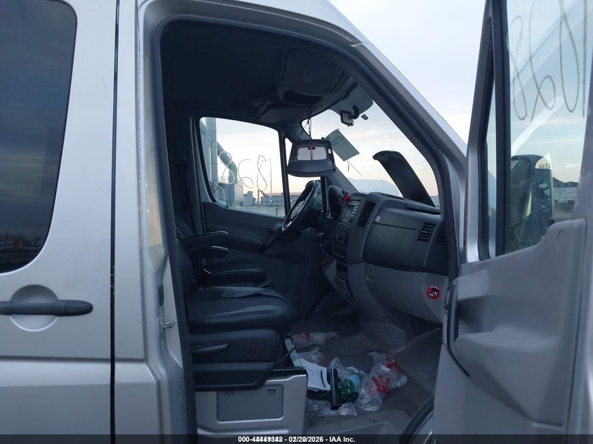 2018 Mercedes-benz Sprinter VIN WD4PE7CD6JP589853 IAAI salvage auction — LEFT REAR, Salvage Title, sold $1,150 on 2026-07-28 (photo 5)