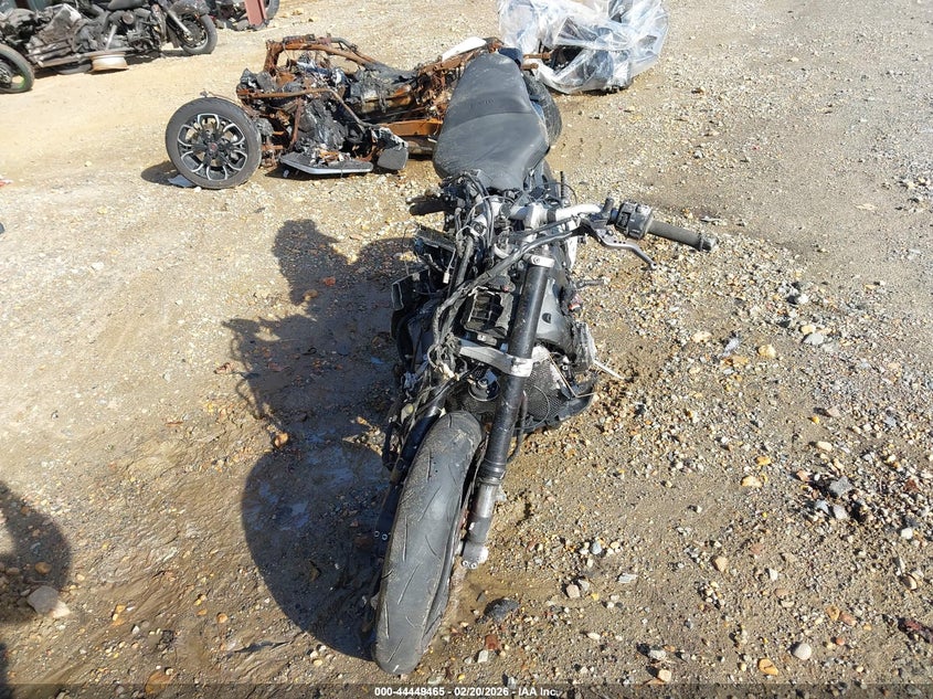 2017 Yamaha Fz VIN JYARN48Y1HA000097 IAAI salvage auction — ALL OVER, Salvage Title, sold $50 on 2026-08-19 (photo 5)