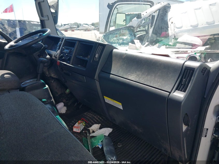 2024 Isuzu Npr VIN 54DC4J1D2RS208161 IAAI salvage auction — LEFT & RIGHT, Rebuildable (Florida), sold $13,600 on 2026-07-30 (photo 5)