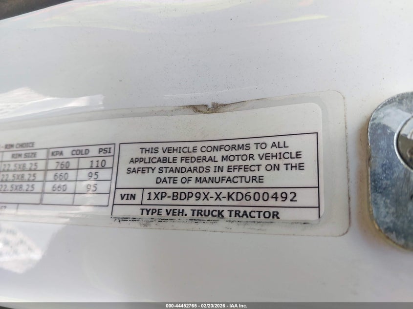 2019 Peterbilt 579 VIN 1XPBDP9XXKD600492 IAAI salvage auction — Unknown, Clear (Illinois), sold $10,000 on 2026-08-17 (photo 8)