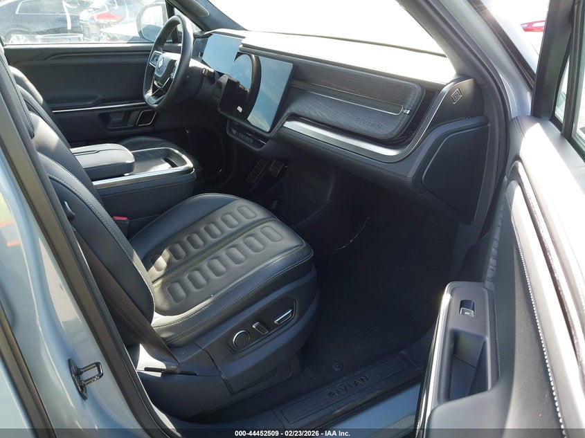 2023 Rivian R1s VIN 7PDSGABA0PN019590 IAAI salvage auction — Side, Salvage (California), sold $23,800 on 2026-04-01 (photo 5)