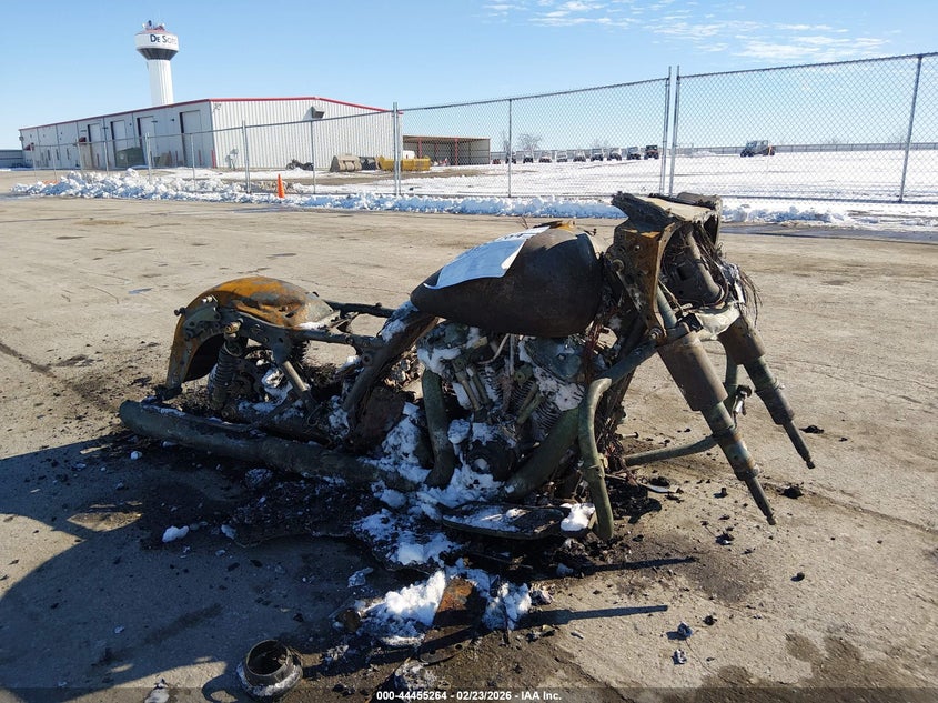 2018 Harley-davidson Flhx VIN 1HD1KBC12JB615586 IAAI salvage auction — TOTAL BURN, Junking Certificate (Iowa), sold $25 on 2026-07-28 (photo 1)