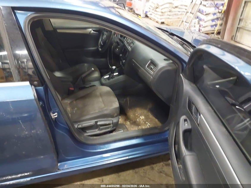 2017 Volkswagen Jetta VIN 3VW2B7AJ1HM256088 IAAI salvage auction — LEFT FRONT, Clear (Arkansas), sold $1,125 on 2026-07-10 (photo 5)