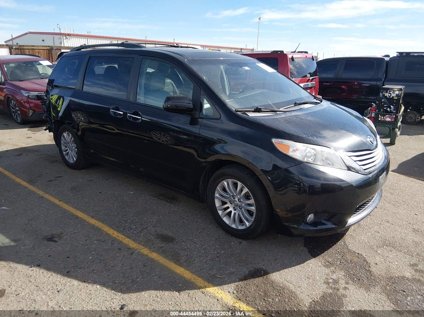 2017 Toyota Sienna VIN 5TDYZ3DC3HS821827 IAAI salvage auction — RIGHT REAR, Salvage (Colorado), sold $25 on 2026-07-28 (photo 1)