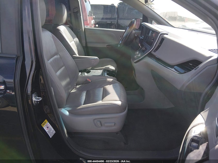 2017 Toyota Sienna VIN 5TDYZ3DC3HS821827 IAAI salvage auction — RIGHT REAR, Salvage (Colorado), sold $25 on 2026-07-28 (photo 5)