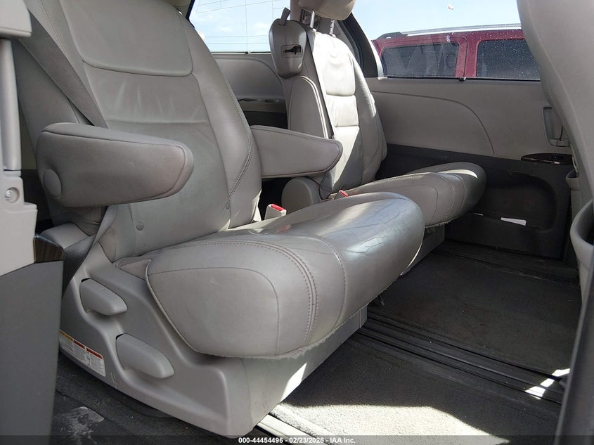 2017 Toyota Sienna VIN 5TDYZ3DC3HS821827 IAAI salvage auction — RIGHT REAR, Salvage (Colorado), sold $25 on 2026-07-28 (photo 8)