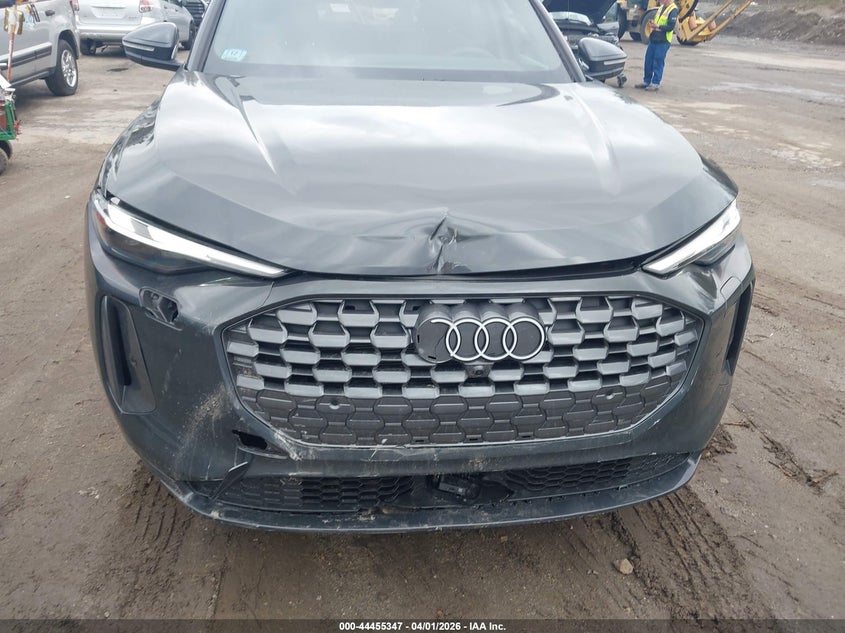 2025 Audi Q5 VIN WA11AAGU5S2102797 IAAI salvage auction — FRONT END, Salvage (Massachusetts), sold $20,700 on 2026-08-14 (photo 6)