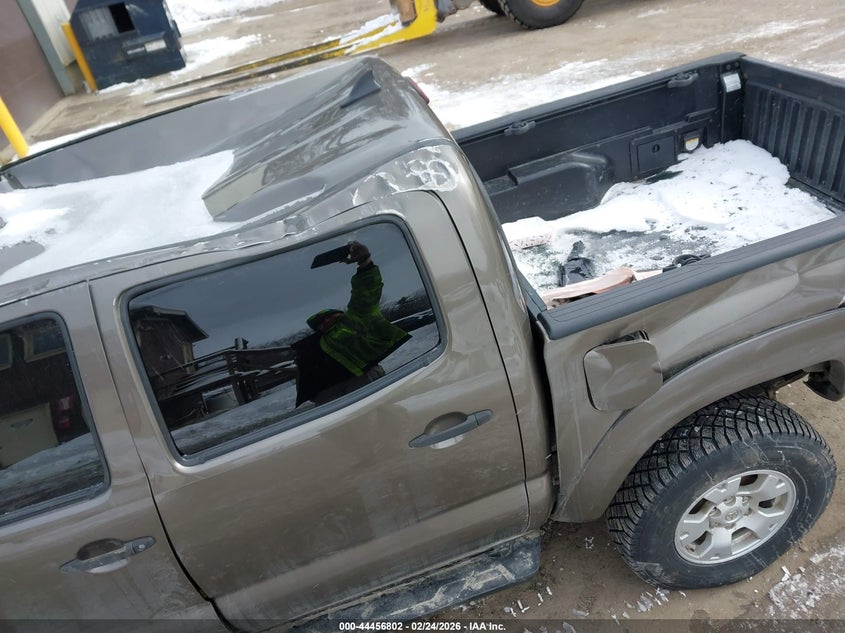 2015 Toyota Tacoma VIN 5TFLU4EN5FX115805 IAAI salvage auction — LEFT & RIGHT, Salvage (Vermont), sold $5,150 on 2026-07-23 (photo 6)