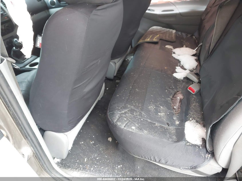 2015 Toyota Tacoma VIN 5TFLU4EN5FX115805 IAAI salvage auction — LEFT & RIGHT, Salvage (Vermont), sold $5,150 on 2026-07-23 (photo 8)