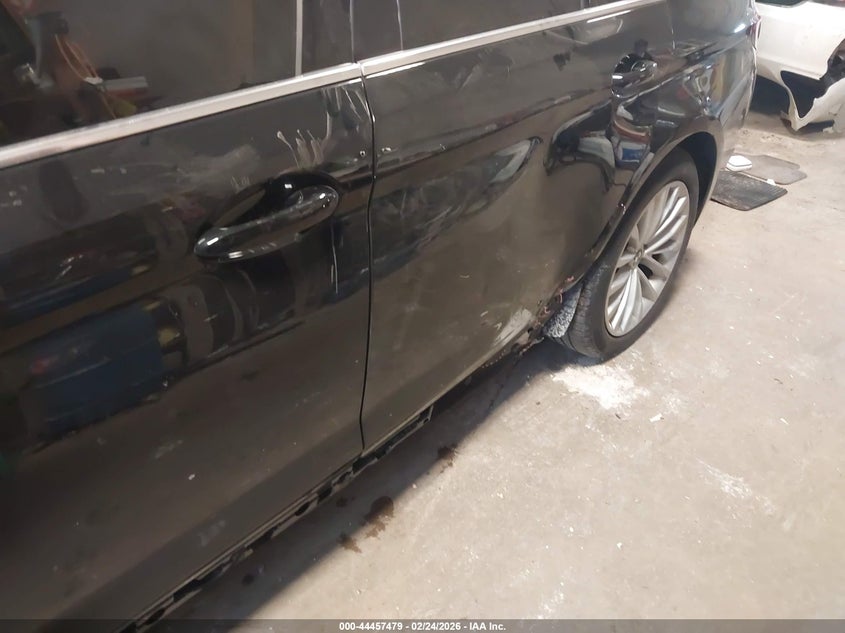 2022 BMW 5er VIN WBA13BJ03NWX53190 IAAI salvage auction — LEFT SIDE, Salvage Title, sold $17,675 on 2026-09-01 (photo 6)