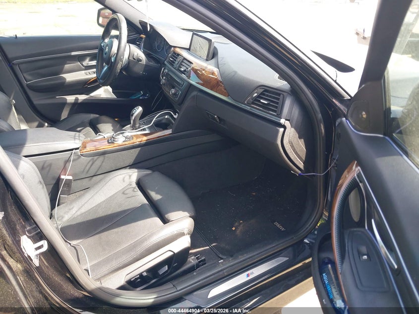 2013 BMW 3er VIN WBA3A9G51DNR97256 IAAI salvage auction — REAR END, Wait Title, sold $1,175 on 2026-08-20 (photo 5)