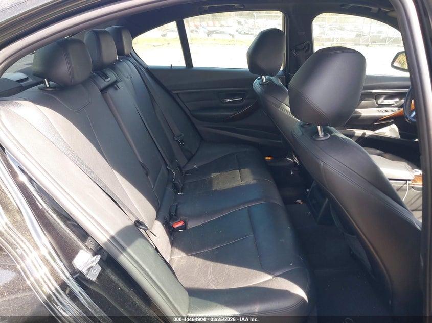 2013 BMW 3er VIN WBA3A9G51DNR97256 IAAI salvage auction — REAR END, Wait Title, sold $1,175 on 2026-08-20 (photo 8)