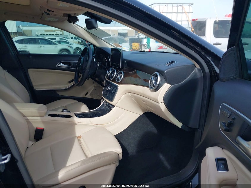 2017 Mercedes-benz Gla-klasse VIN WDCTG4EB7HJ292403 IAAI salvage auction — RIGHT SIDE, Salvage Title, sold $2,950 on 2026-07-29 (photo 5)