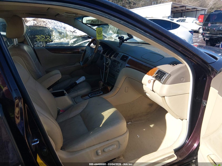 2005 Lexus ES VIN JTHBA30GX55064947 IAAI salvage auction — FRONT & REAR, Salvage (Massachusetts), sold $550 on 2026-07-07 (photo 5)