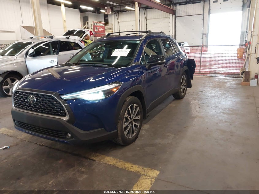 2025 Toyota Corolla cross VIN 7MUDAABG5SV138850 IAAI salvage auction — REAR END, Salvage (Oregon), sold $14,900 on 2026-08-01 (photo 2)