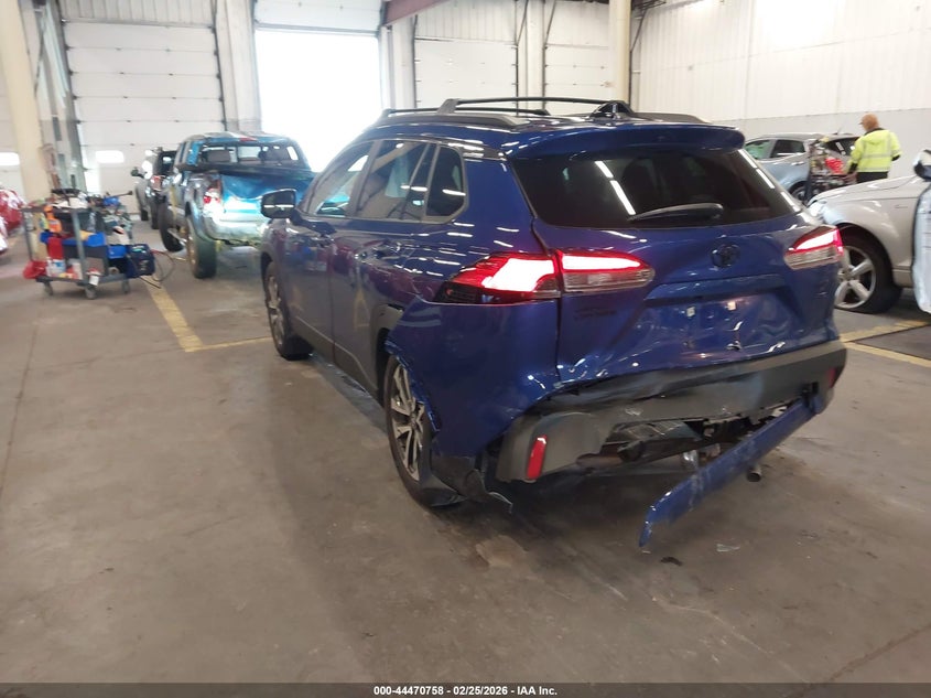 2025 Toyota Corolla cross VIN 7MUDAABG5SV138850 IAAI salvage auction — REAR END, Salvage (Oregon), sold $14,900 on 2026-08-01 (photo 3)