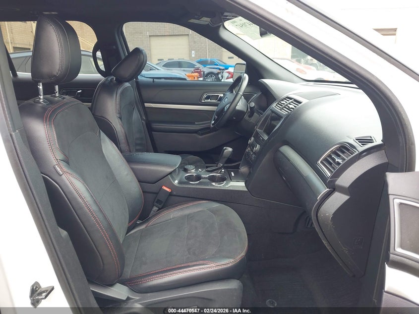 2019 Ford Explorer VIN 1FM5K8D86KGA28387 IAAI salvage auction — RIGHT FRONT, Salvage Title, sold $2,725 on 2026-07-19 (photo 5)