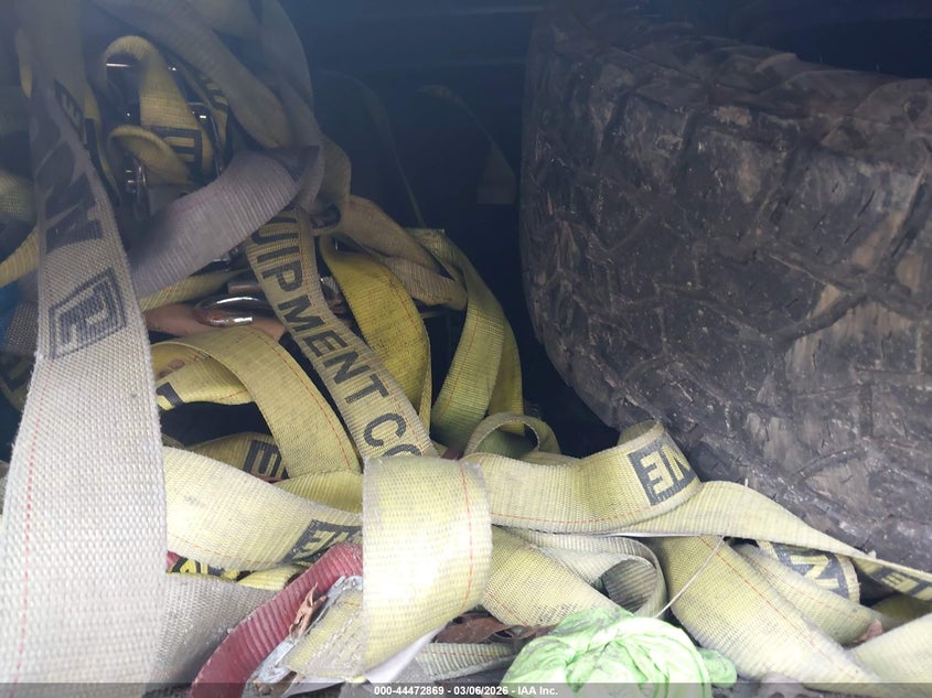 2020 International VIN 3HAEUMML4LL613750 IAAI salvage auction — THEFT, Salvage Title, sold $13,800 on 2026-07-08 (photo 7)