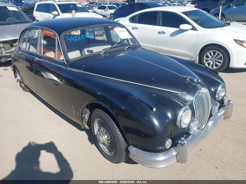1961 Jaguar Mark ii VIN 00000000P212261BW IAAI salvage auction — LEFT SIDE, Clear (Indiana), sold $1,850 on 2026-07-10 (photo 1)