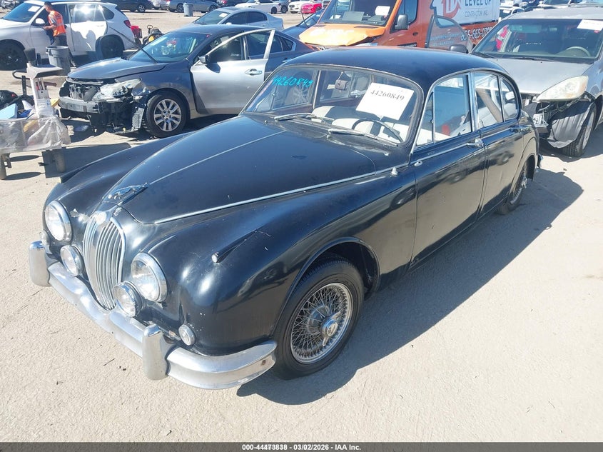 1961 Jaguar Mark ii VIN 00000000P212261BW IAAI salvage auction — LEFT SIDE, Clear (Indiana), sold $1,850 on 2026-07-10 (photo 2)
