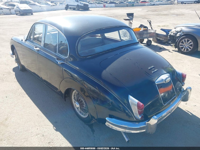 1961 Jaguar Mark ii VIN 00000000P212261BW IAAI salvage auction — LEFT SIDE, Clear (Indiana), sold $1,850 on 2026-07-10 (photo 3)