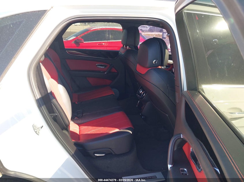 2018 Bentley Bentayga VIN SJAAC2ZV0JC018473 IAAI salvage auction — Water/Flood, Rebuildable (Florida), sold $28,250 on 2026-05-18 (photo 8)