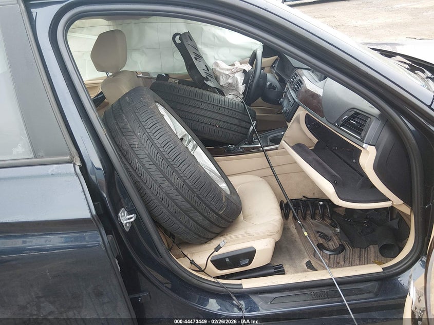 2014 BMW 3er VIN WBA3B5C57EP543322 IAAI salvage auction — SIDE, Salvage (Pennsylvania), sold $500 on 2026-07-25 (photo 5)