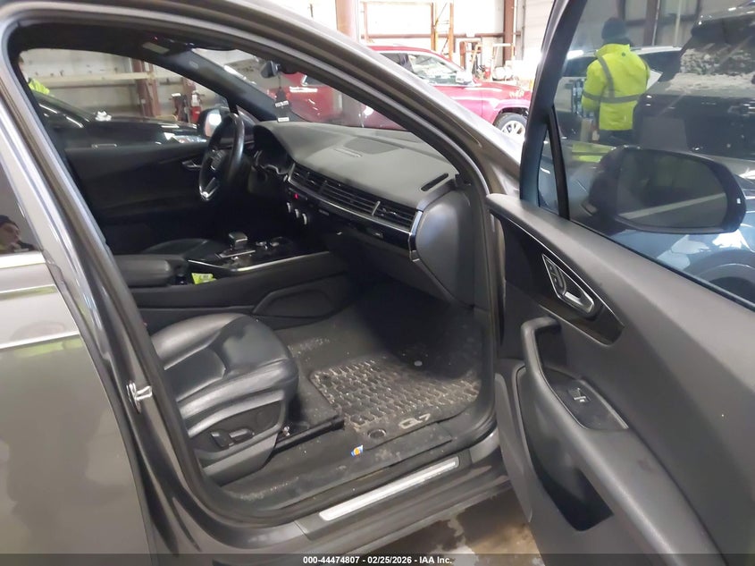 2019 Audi Q7 VIN WA1AAAF71KD008805 IAAI salvage auction — LEFT SIDE, Salvage Title, sold $525 on 2026-07-27 (photo 5)