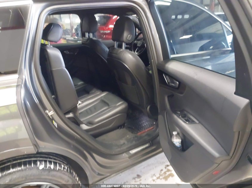 2019 Audi Q7 VIN WA1AAAF71KD008805 IAAI salvage auction — LEFT SIDE, Salvage Title, sold $525 on 2026-07-27 (photo 8)