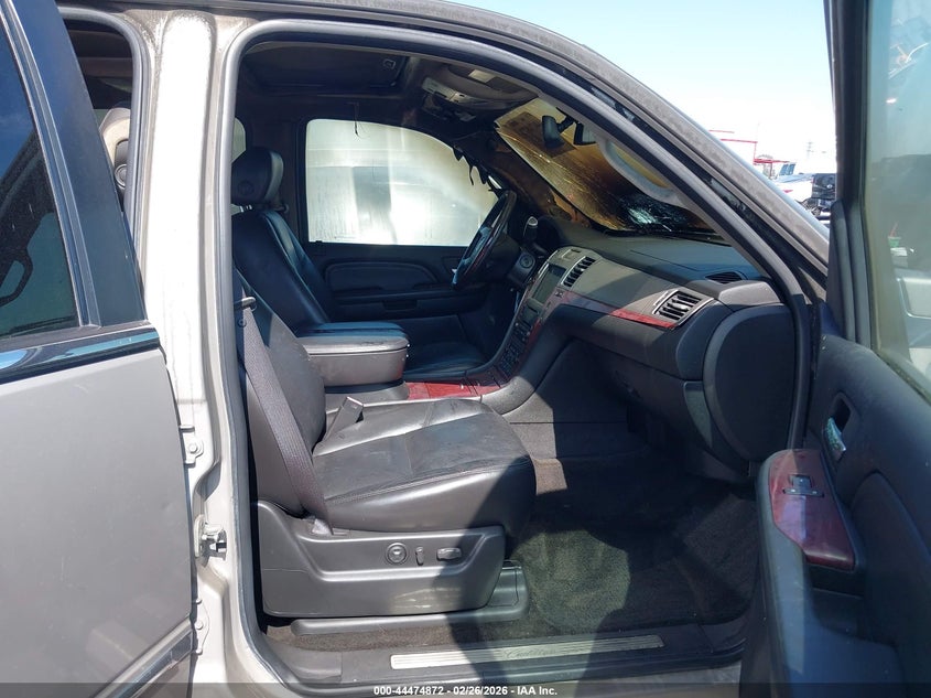 2007 Cadillac Escalade ext VIN 3GYFK62807G217753 IAAI salvage auction — ENGINE BURN, Salvage (California), sold $525 on 2026-07-09 (photo 5)