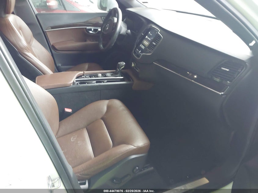 2019 Volvo Xc90 VIN YV4A22PK5K1452604 IAAI salvage auction — RIGHT FRONT, Salvage Title, sold $9,300 on 2026-07-16 (photo 5)
