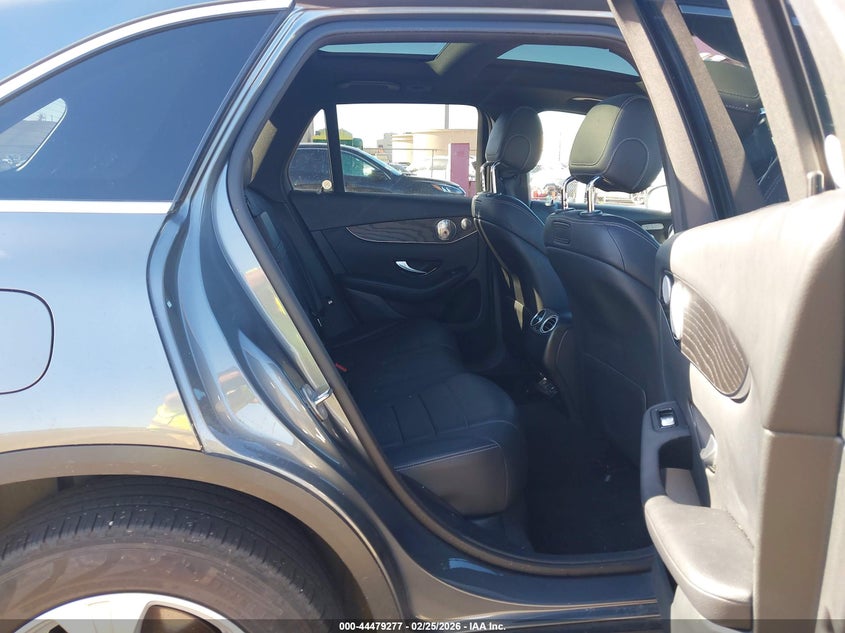 2018 Mercedes-benz Glc VIN WDC0G4KB6JV033603 IAAI salvage auction — FRONT & REAR, Salvage (Hawaii), sold $2,750 on 2026-07-28 (photo 8)