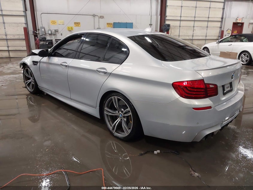 2014 BMW M5 VIN WBSFV9C51ED593223 IAAI salvage auction — FRONT END, Salvage Title, sold $5,700 on 2026-07-31 (photo 3)