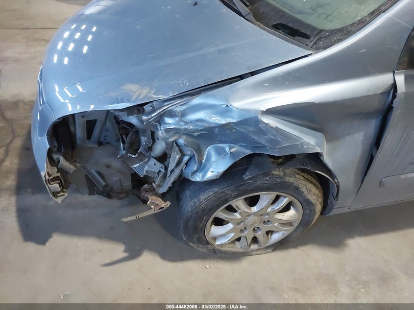 2007 Kia SEDONA VIN KNDMB233776170490 IAAI salvage auction — LEFT FRONT, Clear (Indiana), sold $750 on 2026-07-22 (photo 6)