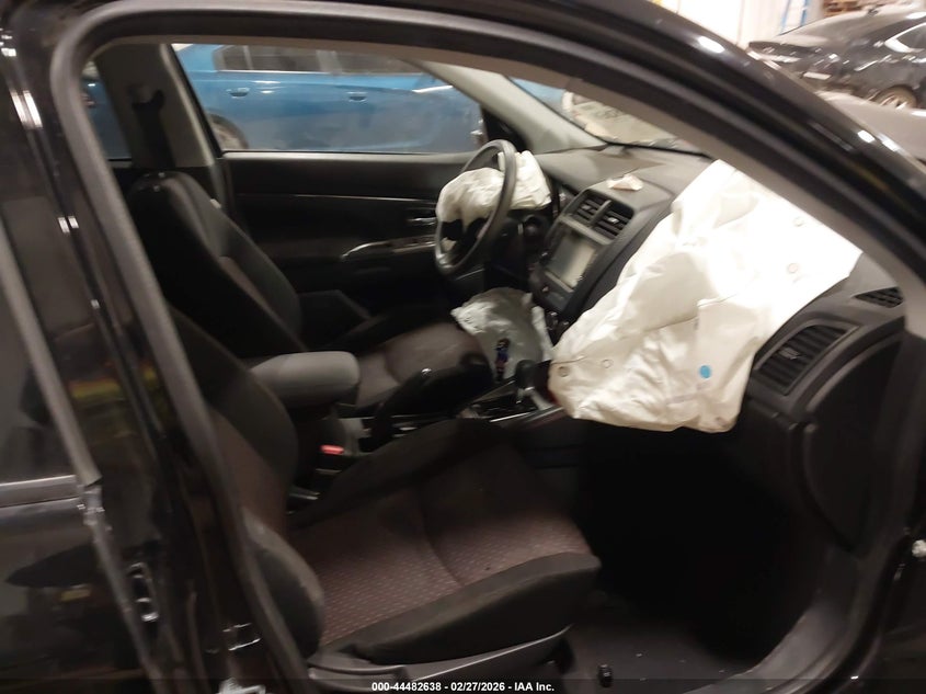 2019 Mitsubishi Outlander VIN JA4AR3AU2KU032077 IAAI salvage auction — FRONT END, Salvage (Minnesota), sold $925 on 2026-07-07 (photo 5)