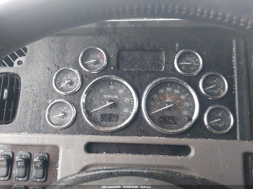 2020 Peterbilt 389 VIN 1XPXD49X0LD674803 IAAI salvage auction — FRONT END, Wait Title, sold $13,600 on 2026-07-29 (photo 5)