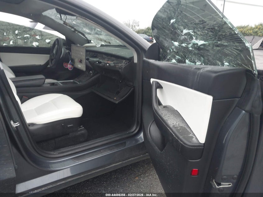 2022 Tesla Model y VIN 7SAYGDEF1NF442025 IAAI salvage auction — VANDALISM, Salvage Title, sold $7,825 on 2026-07-09 (photo 5)