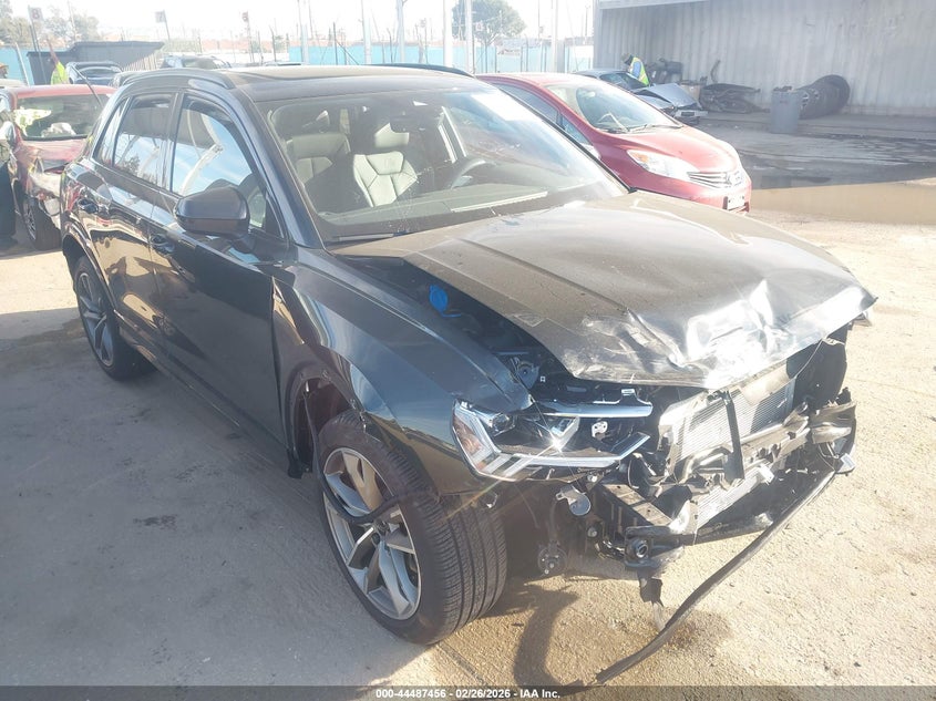 2025 Audi Q3 VIN WA1DECF39S1040686 — IAAI salvage auction photo