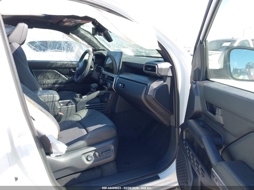 2025 Toyota 4runner VIN JTEVB5BR5S5015491 IAAI salvage auction — ROLLOVER, Salvage (Texas), sold $26,100 on 2026-07-07 (photo 5)