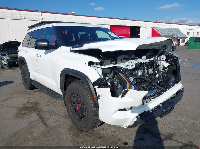 2026 Toyota Sequoia VIN 7SVAAABA8TX073339 IAAI salvage auction — FRONT END, Salvage (Oregon), sold $40,500 on 2026-07-09 (photo 1)