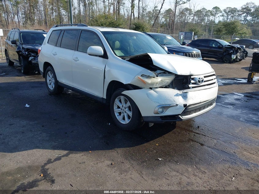 2013 Toyota Highlander VIN 5TDZK3EH1DS124170 IAAI salvage auction — FRONT END, Rebuildable (Florida), sold $2,100 on 2026-07-19 (photo 1)