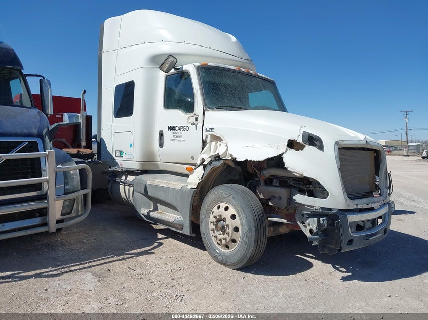 2019 International VIN 3HSDZAPR0KN669811 — IAAI salvage auction photo