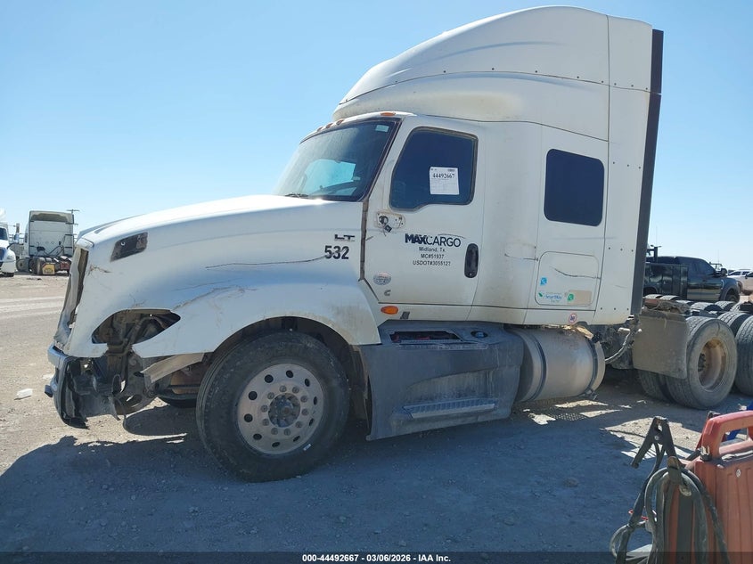 2019 International VIN 3HSDZAPR0KN669811 IAAI salvage auction — SIDE, Salvage Title, sold $6,300 on 2026-07-08 (photo 2)