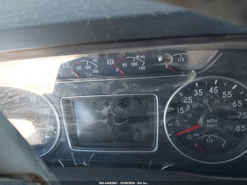 2019 International VIN 3HSDZAPR0KN669811 IAAI salvage auction — SIDE, Salvage Title, sold $6,300 on 2026-07-08 (photo 5)
