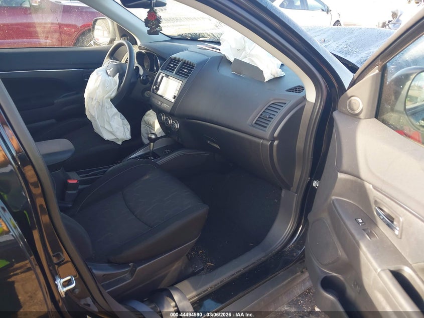 2025 Mitsubishi Outlander VIN JA4ARUAU8SU011367 IAAI salvage auction — FRONT & REAR, Salvage Title, sold $1,700 on 2026-07-23 (photo 5)