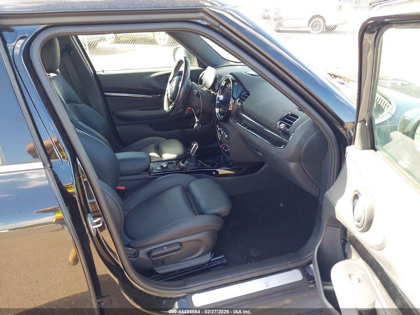 2022 Mini Clubman VIN WMWLV7C09N2R86656 IAAI salvage auction — REAR END, Salvage Title, sold $2,875 on 2026-08-18 (photo 5)